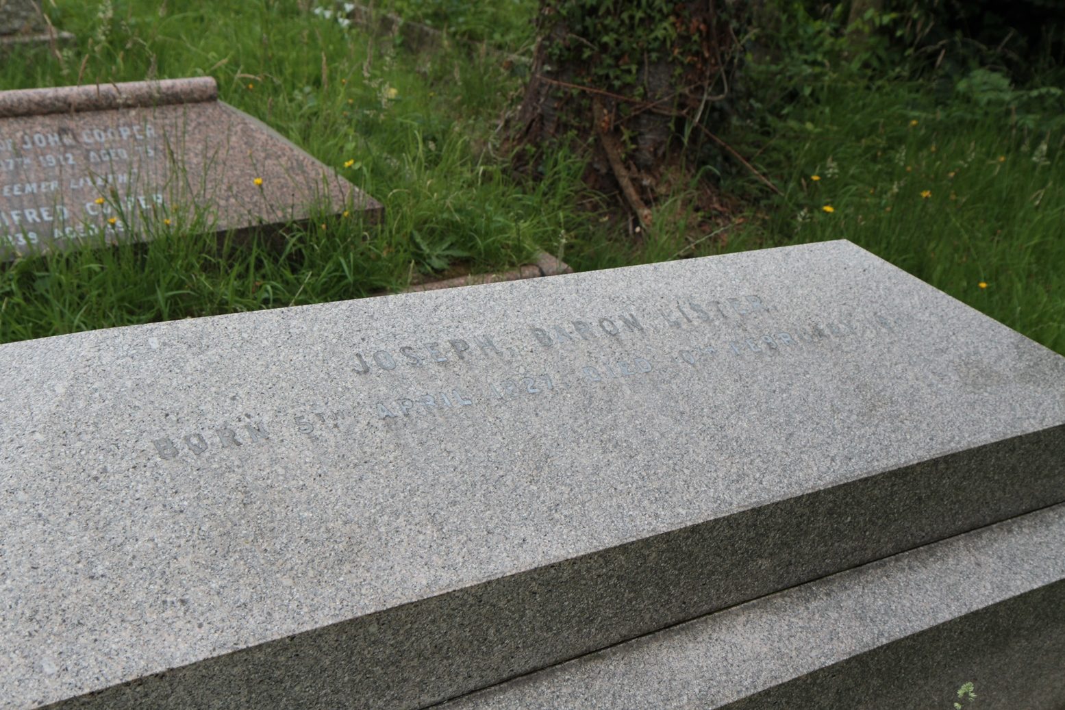 Joseph Lister's tomb, London - 03.JPG